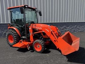 Tracteur compact Kubota 24,8 CV en stock, prêt à être livré / Achetez le tracteur Kubota LX2610 24,8 CV avec chargeur et accessoires de tondeuse - Product Image 3