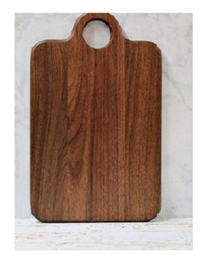 Tabla de cortar de madera resistente con bordes antideslizantes para un corte estable y seguro en la cocina - Product Image 2