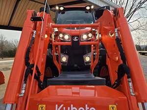 Tracteur à roues M7-172, 168 CV, 4 roues motrices, agriculture de précision avec moteur de performance supérieure et transmission par engrenages, garantie de 2 ans - Product Image 2