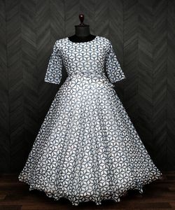 ชุดราตรียาวมีหลายสีสำหรับผู้หญิงอินเดียเสื้อผ้าชนเผ่า Alphanumero Kurta ดีไซน์เนอร์ล่าสุด - Product Image 3