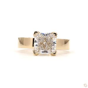 Anillo Solitario Unisex Aniva con Diamante Cultivado en Laboratorio, Certificado IGI, Oro Amarillo de 14K, Corte Princesa, Engaste de Cuatro Puntas, Ancho, Moderno para Boda - Product Image 1