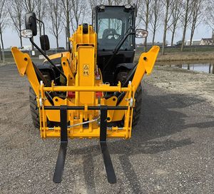 Chargeuse compacte télescopique JCB 540 170 4x4, moteur diesel, pneus pleins, mât télescopique à quatre étages, haute efficacité, garantie 1 an - Product Image 2