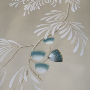 Papier peint en <span class=keywords><strong>soie</strong></span> <span class=keywords><strong>à</strong></span> fleurs de glycine peint <span class=keywords><strong>à</strong></span> la main - Murale florale beige élégante pour la décoration de maisons et d'hôtels de luxe - Product Image 4