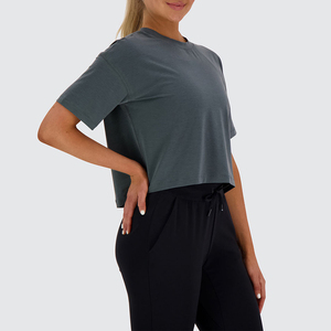 Camiseta extragrande corta para mujer de verano 2025 diseñada por OEM, La Camiseta extragrande recortada de corte holgado con cuello redondo más a la moda - Product Image 5