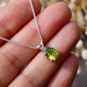 Peridoto Natural 8x6mm Piedra preciosa ovalada Plata de Ley 925 Collar de joyería fina de diseñador hecho a mano para mujer personalizado - Product Image 2