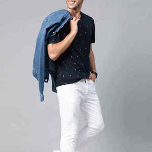 Camiseta de Hombre 100% Algodón, Corte Regular, Cuello Redondo, Diseño Básico, Hecha a Medida, Calidad al por Mayor, Camiseta Básica para Hombre - Product Image 3