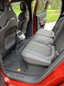 Camioneta REVEAN RIT AWD 2022 con Doble Motor, Batería de Litio, Neumáticos R18, Asientos de Cuero, 6 Asientos, Techo Panorámico, Cámara Trasera - Product Image 3