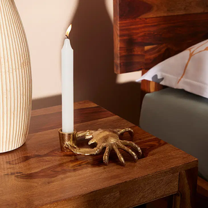 Bougeoir en métal artisanal avec finition antique pour créer une ambiance chaleureuse et chaleureuse lors de réunions de famille ou de fêtes spéciales - Product Image 2