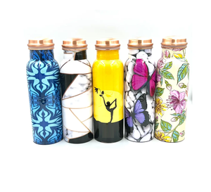 Bouteille en cuivre à l'aspect naturel avec impression aquatique, bienfaits ayurvédiques pour la santé et couvercle anti-fuite – Articles artisanaux indiens - Product Image 4