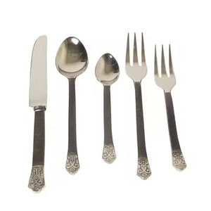 Ensemble de couverts en acier inoxydable fait main avec manche en métal décoratif, poli miroir et écologique pour les fêtes - Product Image 3