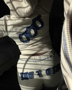 ชุดวอร์มผ้าวาฟเฟิลแบบถักสำหรับ2025เสื้อแจ็คเก็ตกางเกงขาสั้นเสื้อผ้า2ชิ้นมีฮู้ดสำหรับผู้หญิงผ้าคอตตอนสำหรับฤดูร้อนโลโก้ออกแบบได้ตามต้องการ - Product Image 2