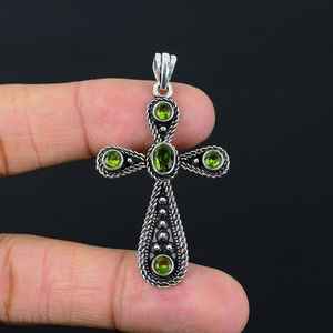 Colgante de Cruz de Peridoto Hecho a Mano, Joyería de Plata de Ley con Piedras Preciosas para Mujeres y Hombres, Regalo Religioso, Venta al por Mayor - Product Image 2