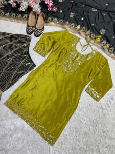 Costumes élégants de Sharara de créateur avec broderie détaillée et travail de paillettes idéal pour les fêtes de mariage et les occasions festives - Product Image 6