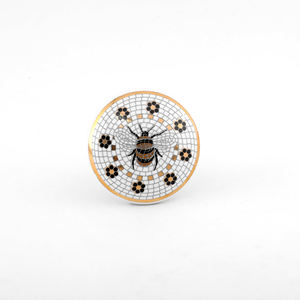 ลูกบิดเซรามิกรูปผึ้งทำด้วยมือที่มีลวดลายดอกไม้ | ลิ้นชักตกแต่งแบบดึงสำหรับห้องครัวตู้แต่งตัวและการตกแต่งเฟอร์นิเจอร์ - Product Image 1