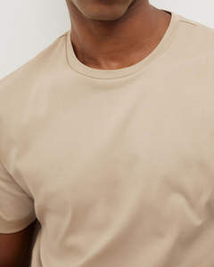 T-shirt Streetwear à col rond à demi-manches surdimensionné de qualité supérieure pour hommes en coton doux à séchage rapide avec logo personnalisé et impression numérique - Product Image 2