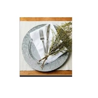Plaques de métal antiques argentées prix en gros assiettes de chargeur sûres pour la décoration de table de mariage et de dîner plateaux de conception populaire