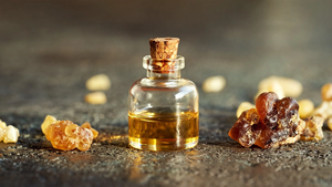 RG AROMA OILS COMPANY Huile essentielle de frankincense 100% pure et naturelle, distillée à la vapeur, matière première de résine, note de tête, revitalisant pour la peau - Product Image 4
