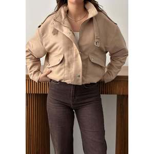 Chaqueta Corta con Cuello Alto Beige - Beige - Product Image 4