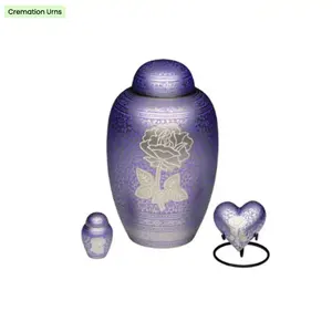 Urne funéraire artisanale en aluminium violet lavande, vase commémoratif avec gravure argentée - Product Image 1