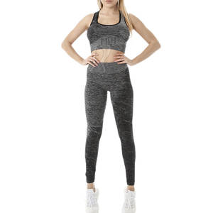 Conjunto de yoga para mujer personalizado al por mayor, nuevo diseño con patrón sólido y logotipo en la parte delantera, hecho de poliéster - Product Image 1