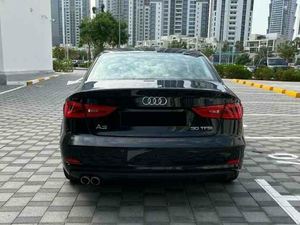 Autobús eléctrico usado 2016 A UDI A3 GCC con transmisión automática, asientos de cuero de dirección izquierda, modelo Toyota Hilux y Land Prado Cruiser - Product Image 4