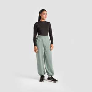 Pantalon de survêtement décontracté VolumeFit à jambes larges, vert clair, respirant - Product Image 4