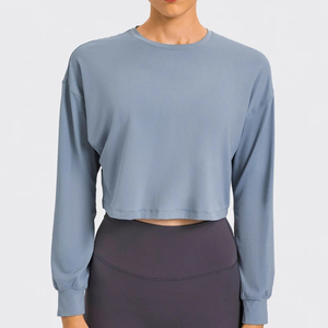 Camisetas atléticas de secado rápido para mujer, tops cortos con mangas largas y cuello redondo, camisetas sueltas de yoga para correr a diario - Product Image 3