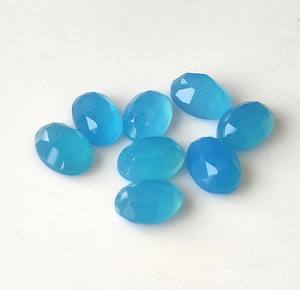 พลอยแคลเซโดนีสีน้ำเงินธรรมชาติทรงรีขนาด 3x5 มม.-20x30 มม. แบบเจียระไนโรสคัท สีเปลี่ยนได้ ด้านหลังแบนราบ ราคาขายส่งสำหรับทำเครื่องประดับ - Product Image 5