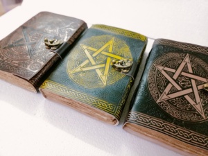 Ágata hecha a medida Escribe tu historia Lujosos diarios de cuero en relieve. Ideal para regalar y uso personal - Product Image 2