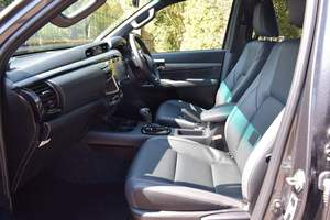 Pick-up Toyota Hilux 2021 avec transmission automatique, moteur turbo, sièges en cuir, phares à LED - Product Image 5