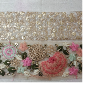 Encajes de trabajo de hilo bordado a medida, opciones multicolor en lentejuelas bordadas en ancho de 2,5 pulgadas - Product Image 1