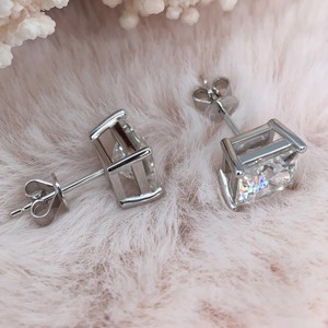 Boucles d'oreilles personnalisées en or blanc 18 carats avec moissanite taillée princesse et diamant, certifiées VVS, style hip hop mignon pour femmes, cadeau IG - Product Image 4