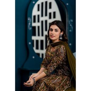 Ensemble Anarkali Salwar Kameez brodé de style pakistanais et indien en vert foncé avec pantalon et dupatta - Product Image 5