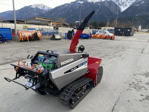 Souffleuse à neige Honda HS1231 économique, à essence, avec châssis en acier et lames en fonte, à pousser - Product Image 3