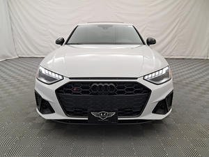 Audi S4 Premium Plus 2022 légèrement utilisée, en excellent état - Product Image 3