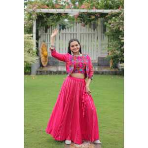 Las vibraciones de Navratri son tradicionales y espirituales, y se centran en los divertidos aspectos festivos del Festival. Elija los diferentes colores - Product Image 1