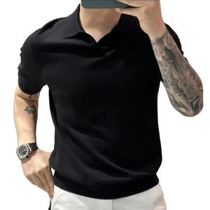 เสื้อโปโลถักนิตติ้งผู้ชายปี 2026 สไตล์หรูหราเบาๆ ลำลอง คอวี ลายทอแบบเรียบง่าย แขนสั้น ระบายอากาศได้ดี - Product Image 2