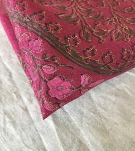 Tela de Algodón Estampada a Mano con Diseño Floral Paisley |   Textil Étnico Indio Rosa Rani - Product Image 1