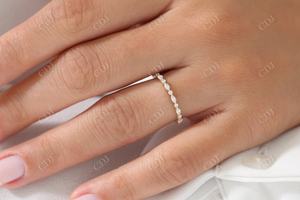 Anillo de Compromiso o Matrimonio Clásico con Diamantes de Laboratorio en Corte Marquesa, Chapado en Oro Amarillo o Rosa de 14k, Media Eternidad con Diamantes Alternados, Certificado IGI - Product Image 5