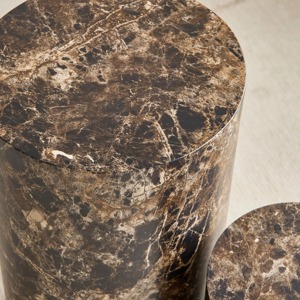 Elegante mesa de tambor de metal, diseño curvo con acabado plateado, muebles duraderos y elegantes, ideales para mesa de centro, mesa auxiliar o exhibición - Product Image 3