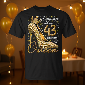 Camiseta con diseño de corona de reina para mi 43.º cumpleaños, con tacones altos, color negro - Product Image 3