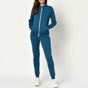 Conjunto Deportivo Informal con Capucha para Mujer, Talla Grande, Corte Regular, Estilo Casual, Estampado Urbano, 100% Algodón Grueso, Otoño 2026 - Product Image 1