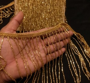 Garniture en dentelle à gros pompon en perles d'or à la mode indienne de haute qualité pour la conception de robes et utilisée pour des looks d'embellissement fabuleux - Product Image 2