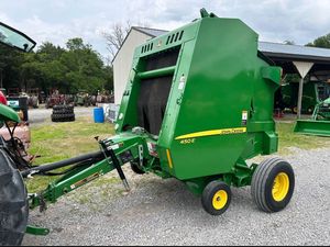 Presse à balles carrées M-Hale F5500, haute productivité, machines agricoles, couleur verte, moteur - Product Image 4