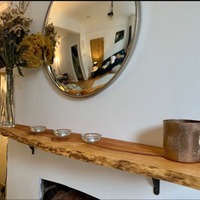 Estante Flotante de Pared de Madera Natural Hecho a Mano de Calidad de Exportación, Ecológico y Duradero, con Borde Natural, Diseño Art Deco Rectangular, Diwali