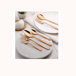 Juego de cubiertos de acero inoxidable con mango rectangular de diseño chapado en oro rosa PVD Apto para lavavajillas y alimentos - Product Image 1