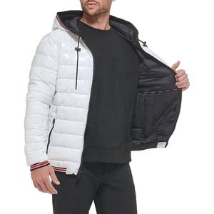 Veste matelassée à logo personnalisé, rembourrage en coton, coque extérieure décontractée en polyester doux et non brillant pour l'hiver, vêtements de rue pour l'extérieur en toile à capuche - Product Image 5