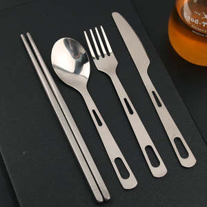Juego de cubiertos de cocina modernos en plata que ofrece un diseño elegante, acabado suave y durabilidad de acero inoxidable de larga duración. - Product Image 3