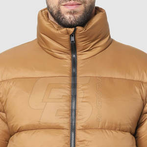 แจ็คเก็ตพัฟเฟอร์ผู้ชายดีไซน์ใหม่ปี 2026 ขายส่งราคาพิเศษ เสื้อโค้ทบุหนานุ่มแบบกำหนดเอง เสื้อแจ็คเก็ตฤดูหนาวผ้าโพลีเอสเตอร์หนาและอบอุ่น - Product Image 2