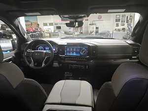 Che vrolet SilveradoZR2 6.2L V8 MY2025 E10เชื้อเพลิง-Petro เปิดใช้งานเกียร์อัตโนมัติ420HP V8 R18พวงมาลัยซ้ายมือ - Product Image 2